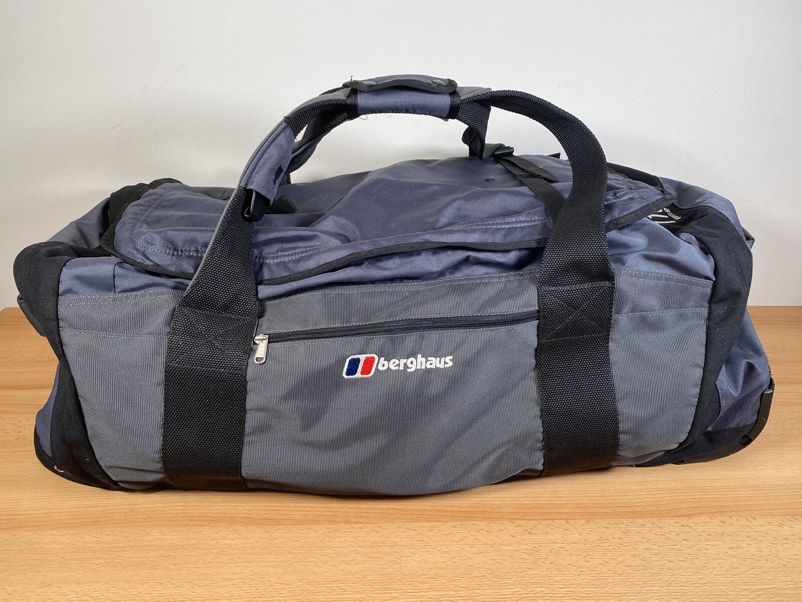 berghaus roller bag
