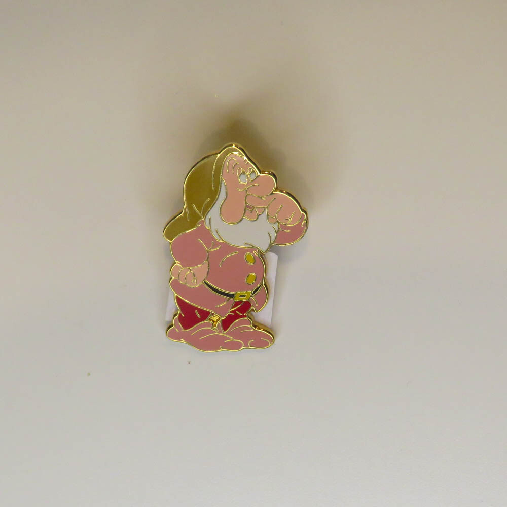 DISNEY WDW DLR SNEEZY FULL FIGURE SNOW WHITE & THE SEVEN DWARFS PIN