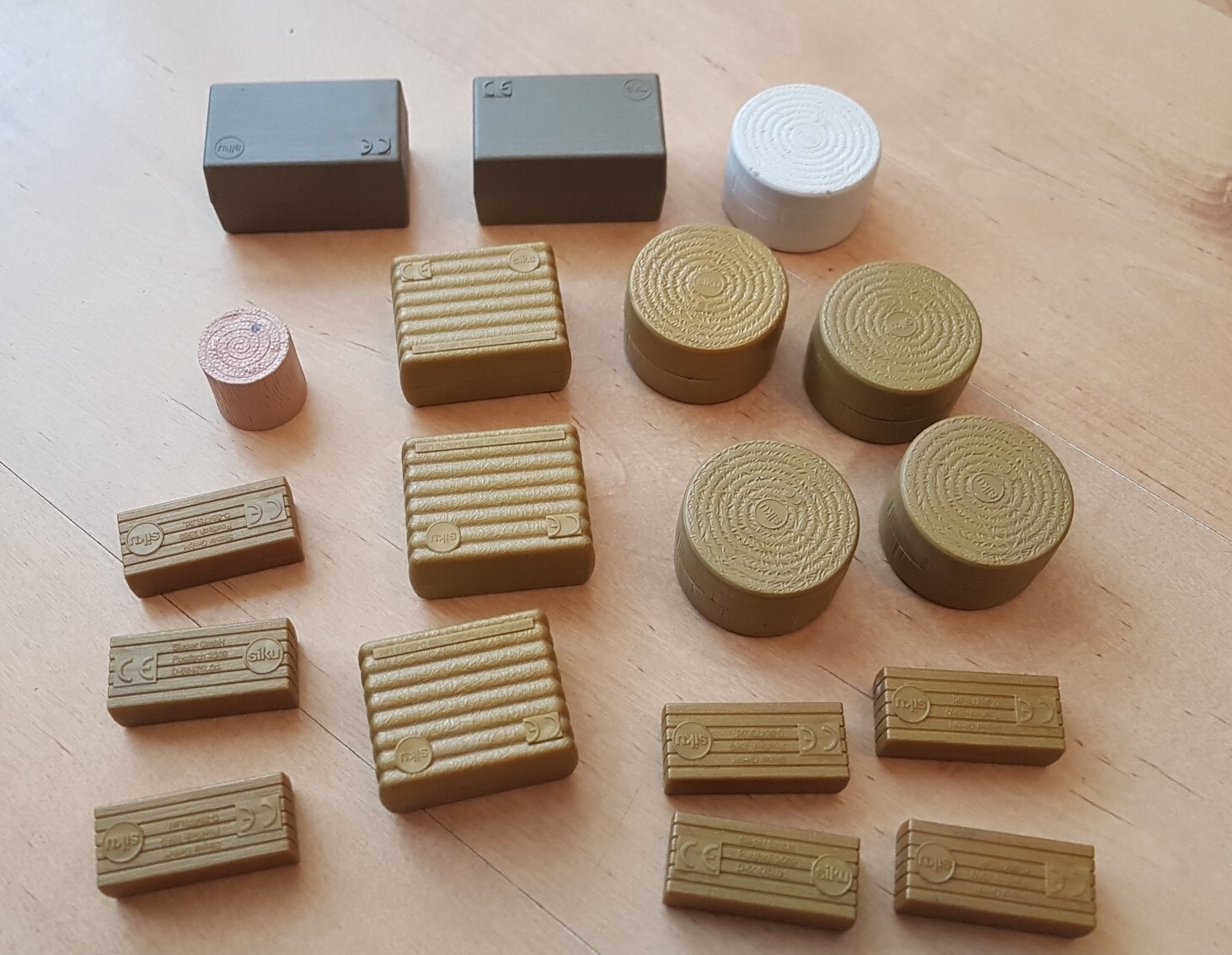 figurines LOT accessoires ferme SIKU bottes de foin  et autre