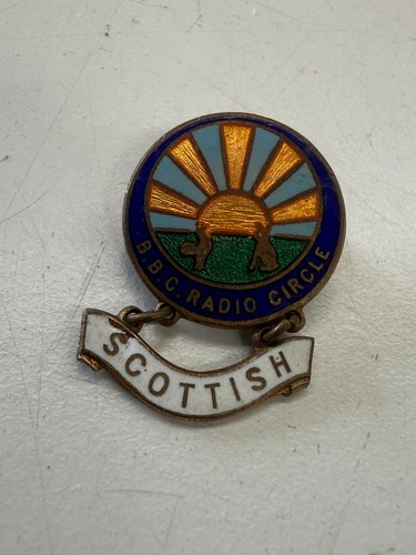 VINTAGE BBC RADIO CIRCLE SCOTTISH ENAMEL BADGE