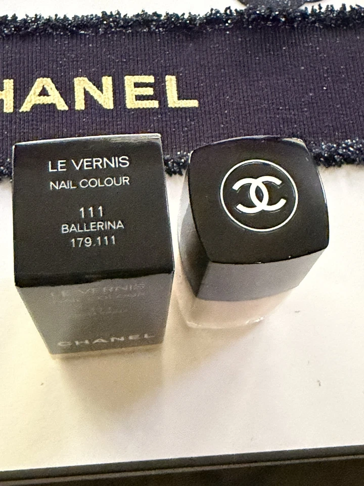 全新香奈儿 111 芭蕾舞鞋 LE VERNIS 长效指甲油 13 毫升/0.4 盎司 全新带盒 — 第 3/4 张图片
