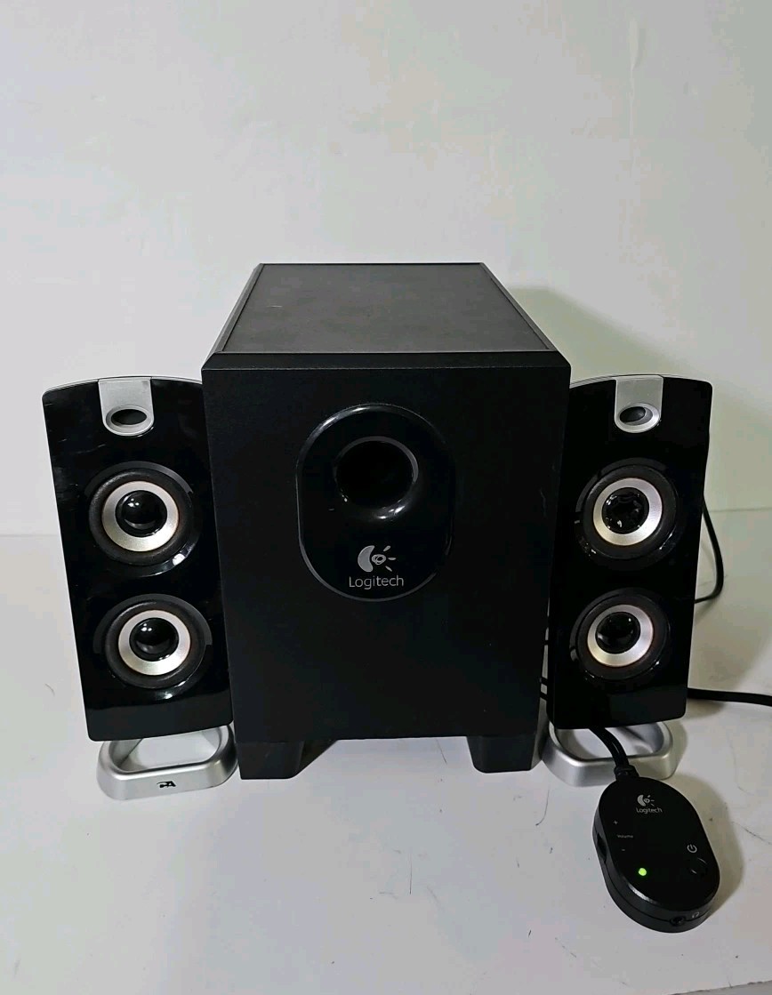 Logitech Z313 2.1 Speaker System - With Mismatches Satellites. Read!