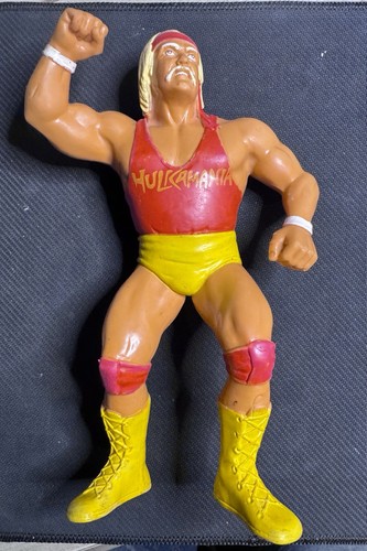 HULK HOGAN RED SHIRT BLACK CARD WWF 1988 LJN WREST...