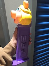 VINTAGE HUGE!! PEZ DISPENSER- The Muppets Miss Piggy holds Full Packages