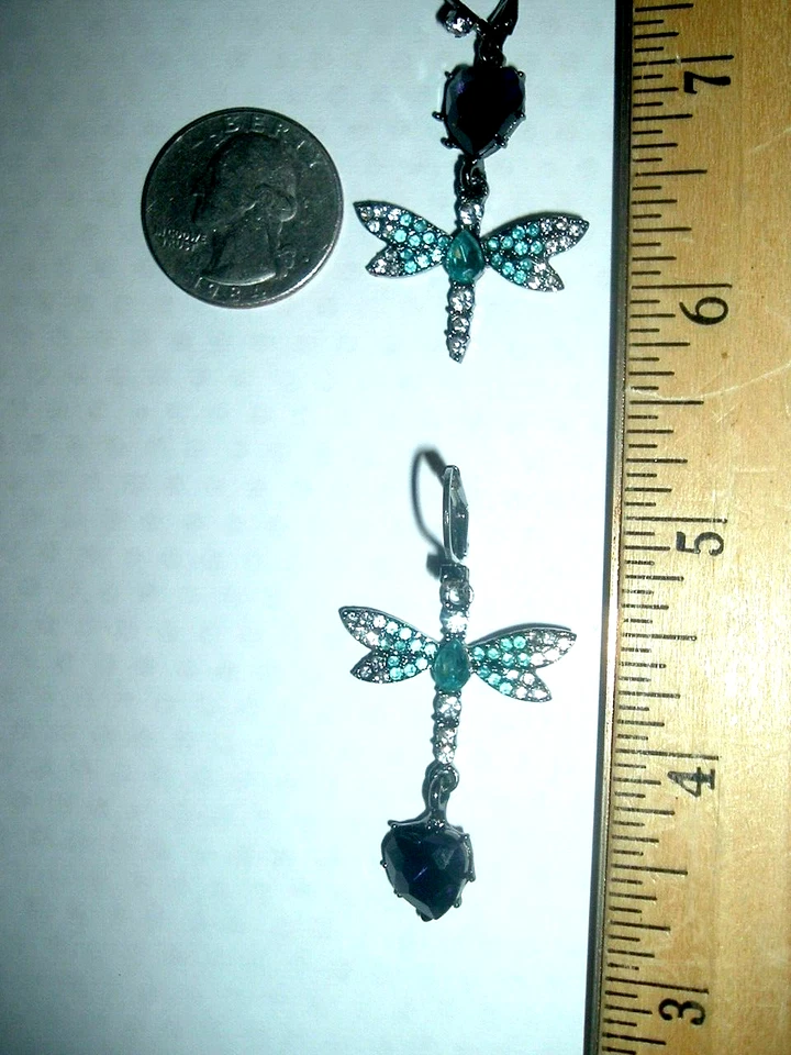Pendientes perforados Betsey Johnson corazón libélula corazón azul + púrpura cara opuesta - nuevos con etiquetas Foto 4 de 4