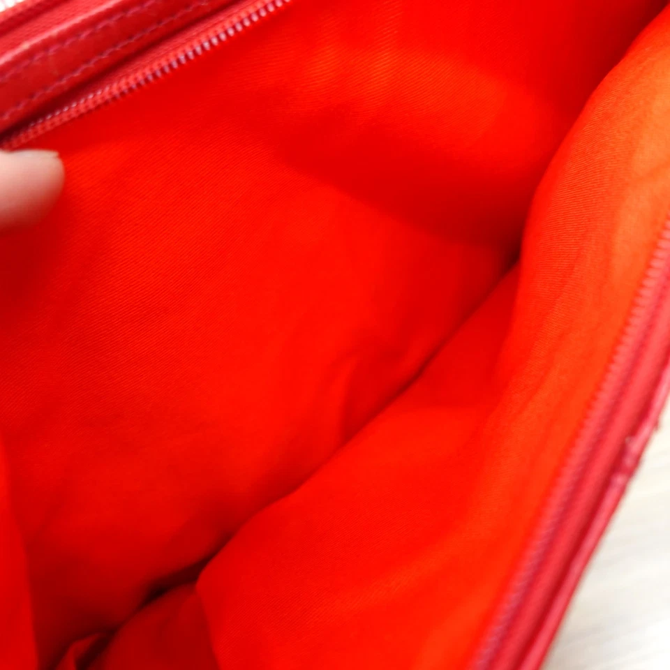 Bolso de Hombro Hobo Cadena León Medallón Dorado Años 80 Cuero Rojo De Colección Correa Imitación DEFECTUOSO Foto 2 de 4