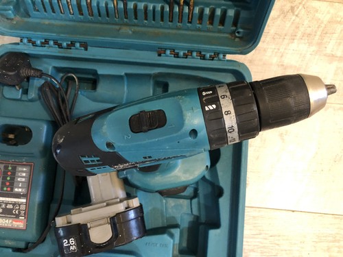 Makita 8391D Cordless 18V Combi Hammer Drill + 2 Batteries, Case & Accessories - Picture 8 of 10