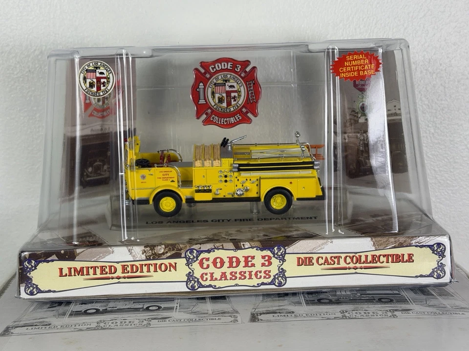 Code 3 Diecast Los Angeles City Crown Pumper SET NIB 1:64 #12952 - Image 4 of 4