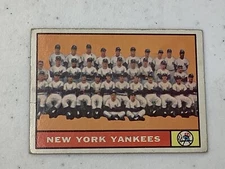 New York Yankees Team Card 1961 Topps #228 Good Condition Books $60