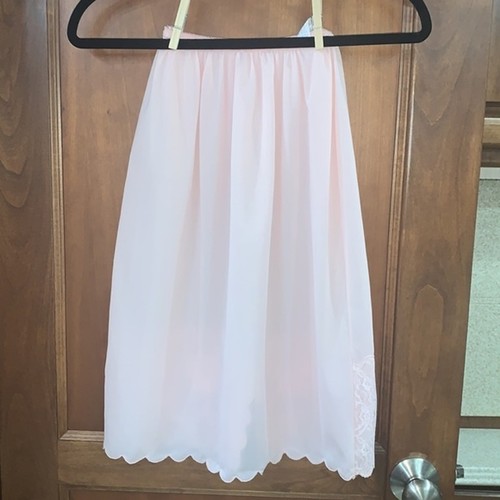 Pretty in pink vintage small half slip nylon short length - Picture 3 of 4