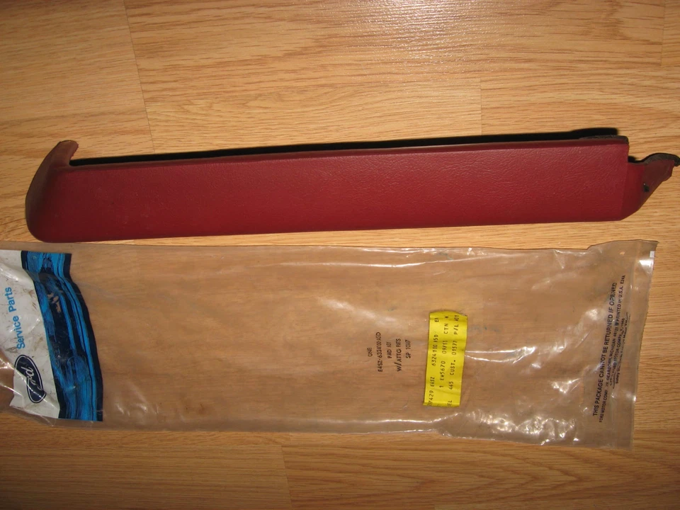 Almohadilla de reposabrazos derecha Ford Thunderbird Mercury Cougar 1983 1984 E4SZ-6324100-A5D como nueva de stock Foto 3 de 3