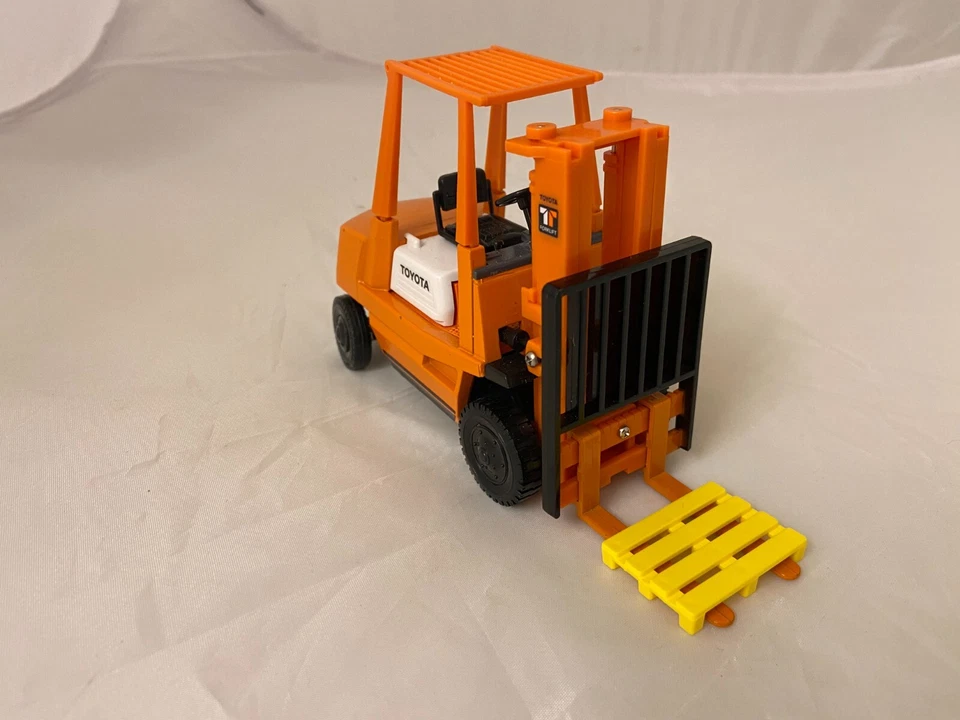 Carretilla elevadora Toyota naranja blanco diapet Foto 4 de 4