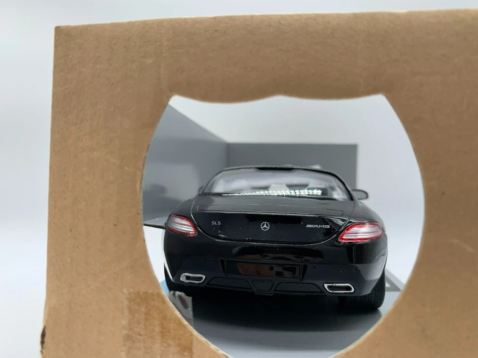 NewRey Mercedes SLS AMG, automodello in scala 1:24 (2511) - Immagine 4 di 4
