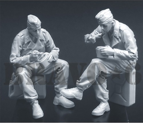 Bravo 6 1/35 WWII Raubtierfuetterung Panzer Crew Eating Rations 2 figures resin - Picture 2 of 3