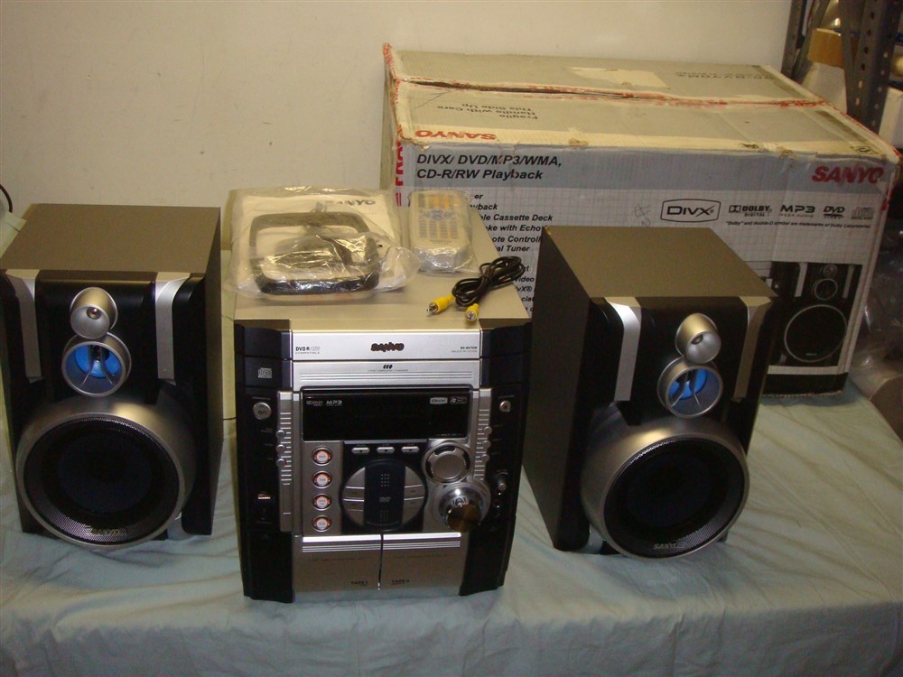 SANYO DC-DV70M HIFI MINI SYSTEM 3 DVD PLAYER, CASETTE, USB