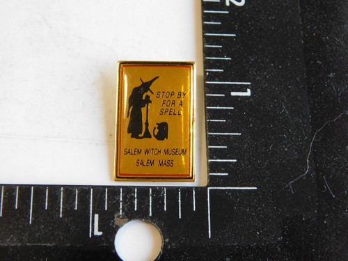 STOP BY FOR A SPELL SALEM WITCH MUSEUM SALEM MASSACHUSETTS TRAVEL PIN - 第 1/2 張圖片