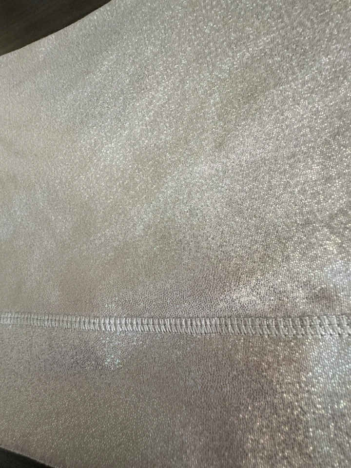 Sujetador deportivo Fabletics Harlyn Midi impacto medio para mujer XXL plateado brillo Foto 3 de 4