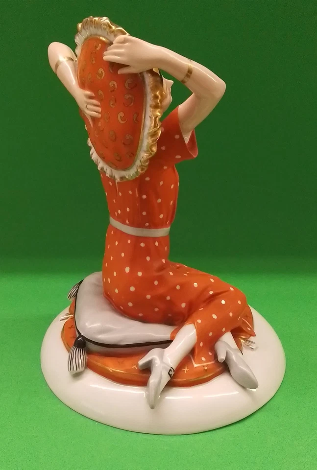 Fraureuth Porzellan figur "Mädchen auf Kissen" - Bild 4 von 4