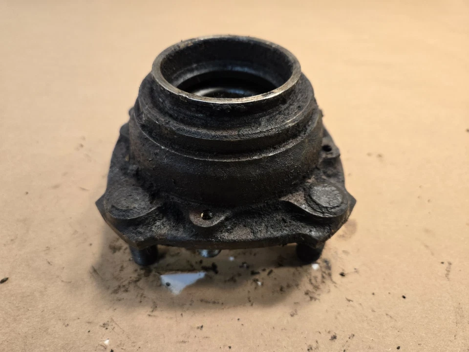 Buje de rueda de suspensión trasera original MG MGA 1500 1600 OEM Foto 2 de 4