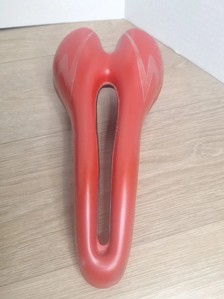 Selle SMP Selle Extra Sela Preta Bicicleta de Estrada Corrida Assento Triatlo Recortado Cutaway Ergo - Imagem 4 de 4