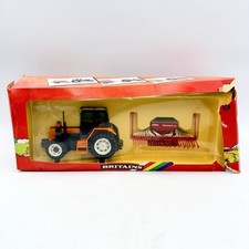 BRITIANS #9621 RENAULT 145-14 TURBO Y SEMBRADORA DIECAST HECHO EN INGLATERRA RARO