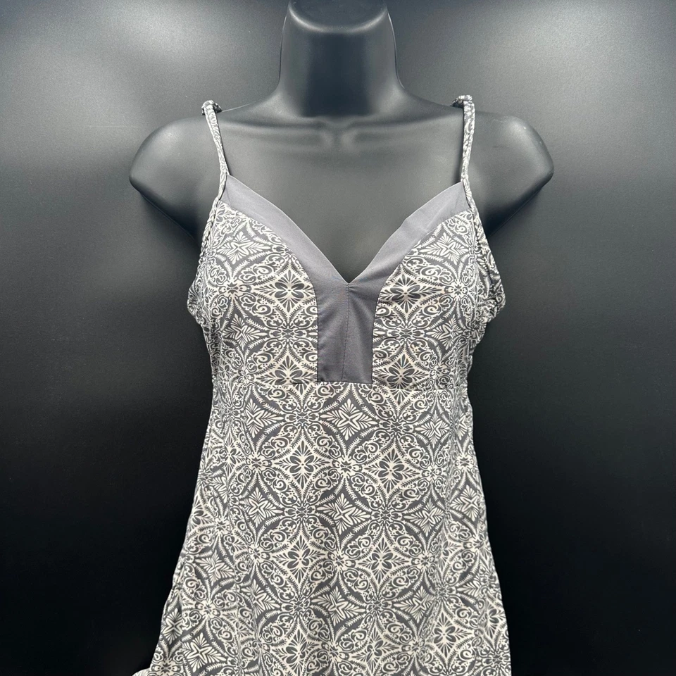 Marilyn Monroe Intimates халат и ночная рубашка комплект, серый цветочный, средний - Изображение 2 из 4