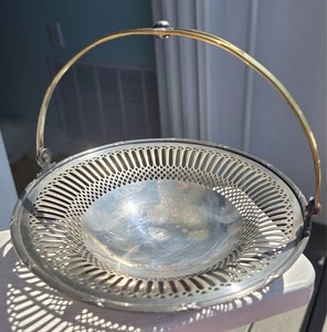Silverplate confection basket 6" with legs