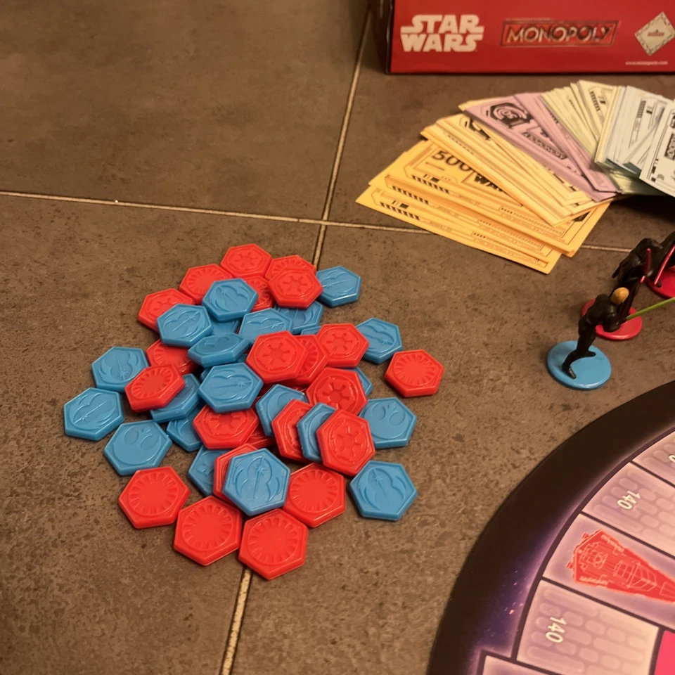 Monopoly Family Board Game. Star Wars Force Awakens Edition. 2015. 2-4 Player 8+ - Image 2 of 4