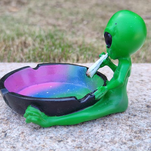 Table Cartoon Alien Ashtray UFO Ash Tray Space Ornament Home Decor Gifts - Picture 2 of 12
