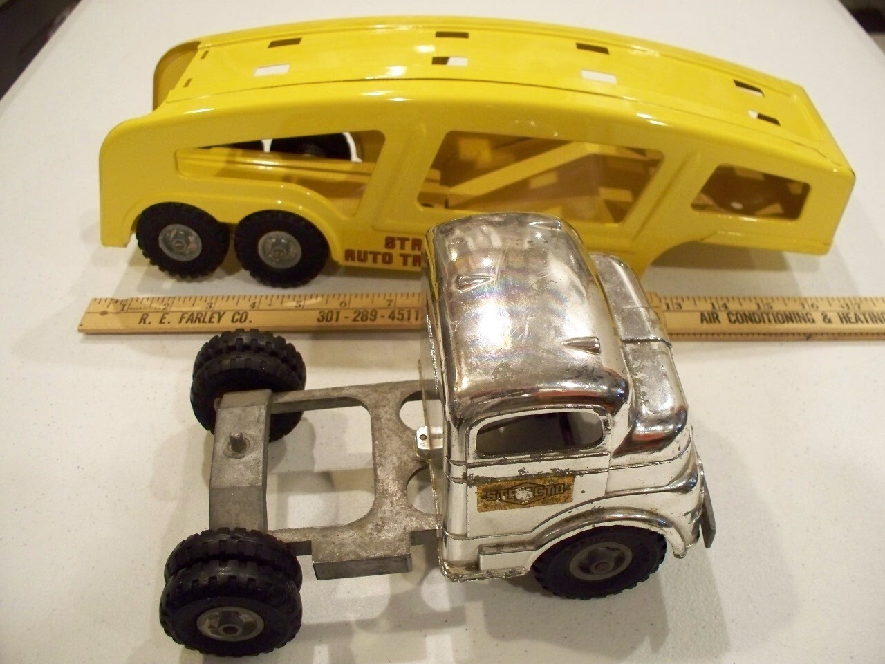 STRUCTO TOYS AUTO TRANSPORT TRACTOR TRAILER C3044 VINTAGE MADE IN USA