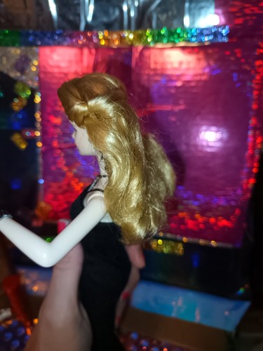 Muñeca Barbie Rosalie La Saga Crepúsculo Ella Tiene Ambos Zapatos El Otro Arriba - Imagen 6 de 10