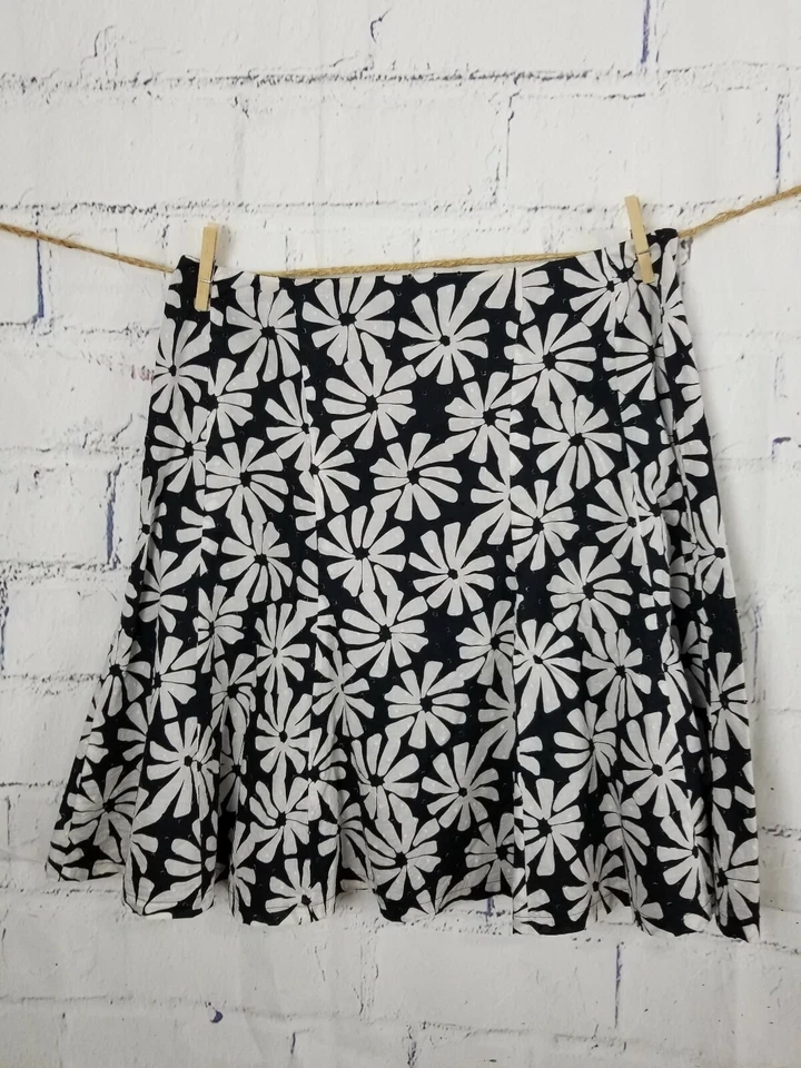 Юбка New York & Co черно-белая Swiss Dot с цветочным узором расклешенная размер 12 с подкладкой хлопок  - Изображение 4 из 4