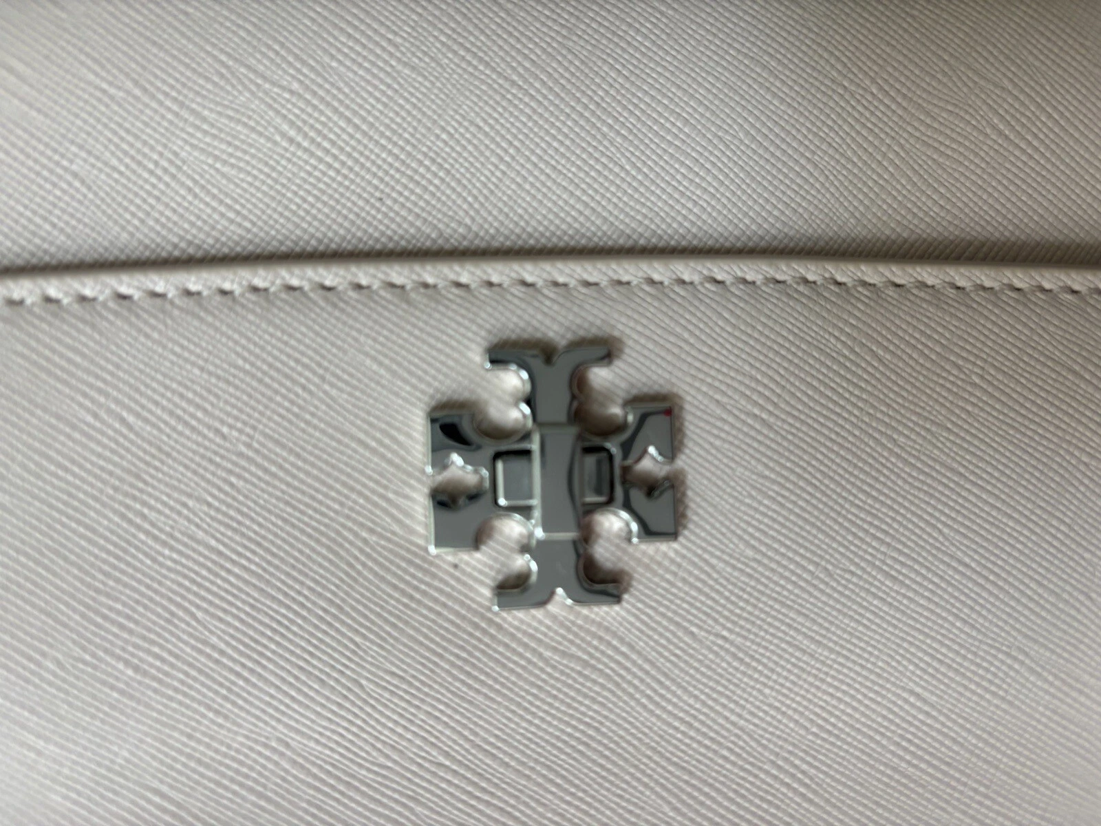 Borsa a tracolla TORY BURCH logo argento rosa chiaro beige. Borsa antipolvere inclusa