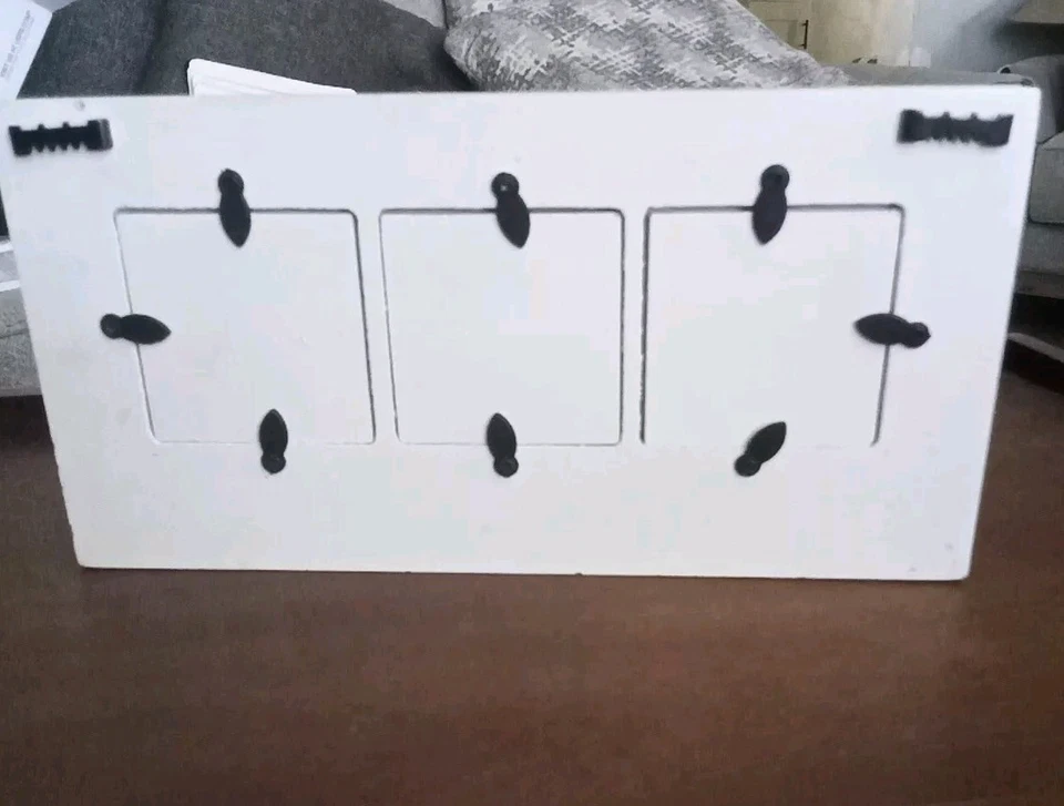 Marco de madera pintado con foto de niñas amigas de Young's Incorporation Foto 3 de 3