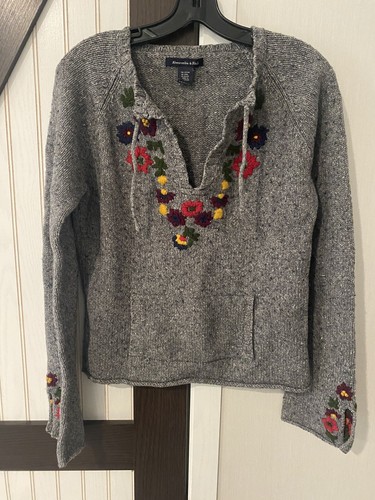 Abercrombie & Fitch Sweater Girls Large Gray Wool Blend Embroidered Flowers