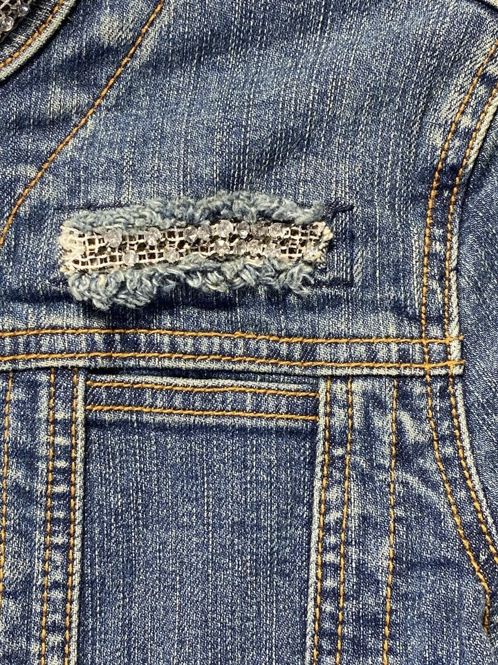 Jaqueta jeans feminina Younique azul média enfeitada cravejada motociclista boho preppy - Imagem 3 de 4