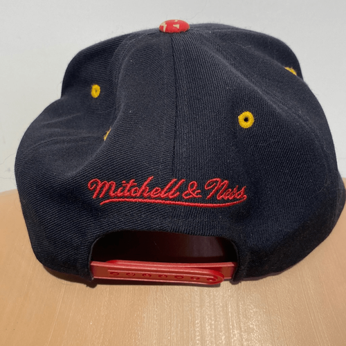 Mitchell & Ness Men's Miami Heat 5 Panel Snap Back Blue/Red Cap - Picture 3 of 9