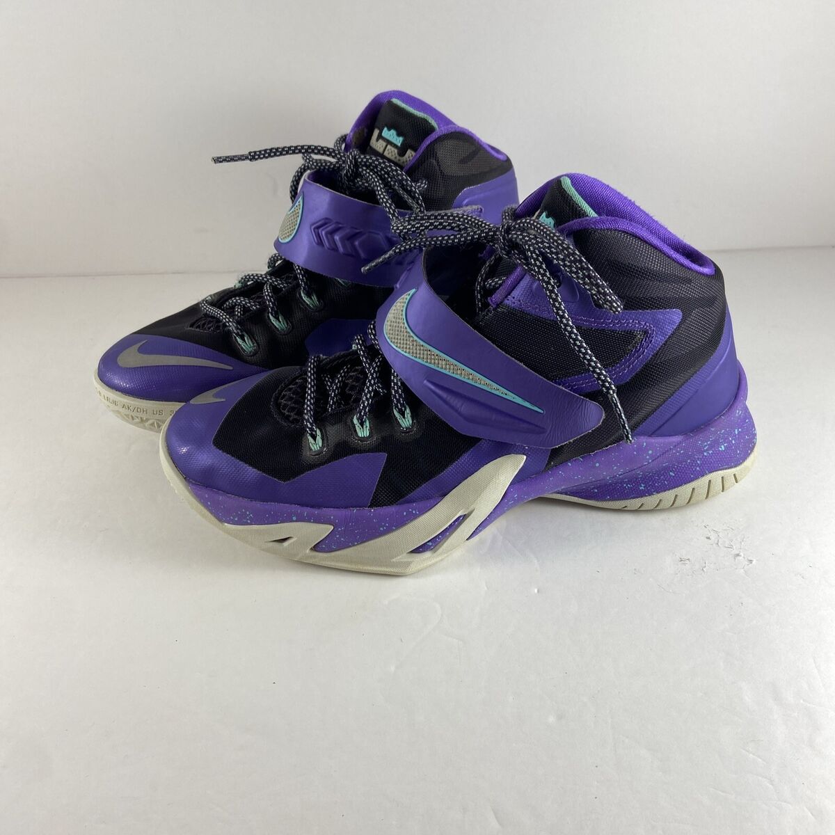 NIKE Size 6 Youth Sneakers Lebron Zoom Soldier VIII Purple