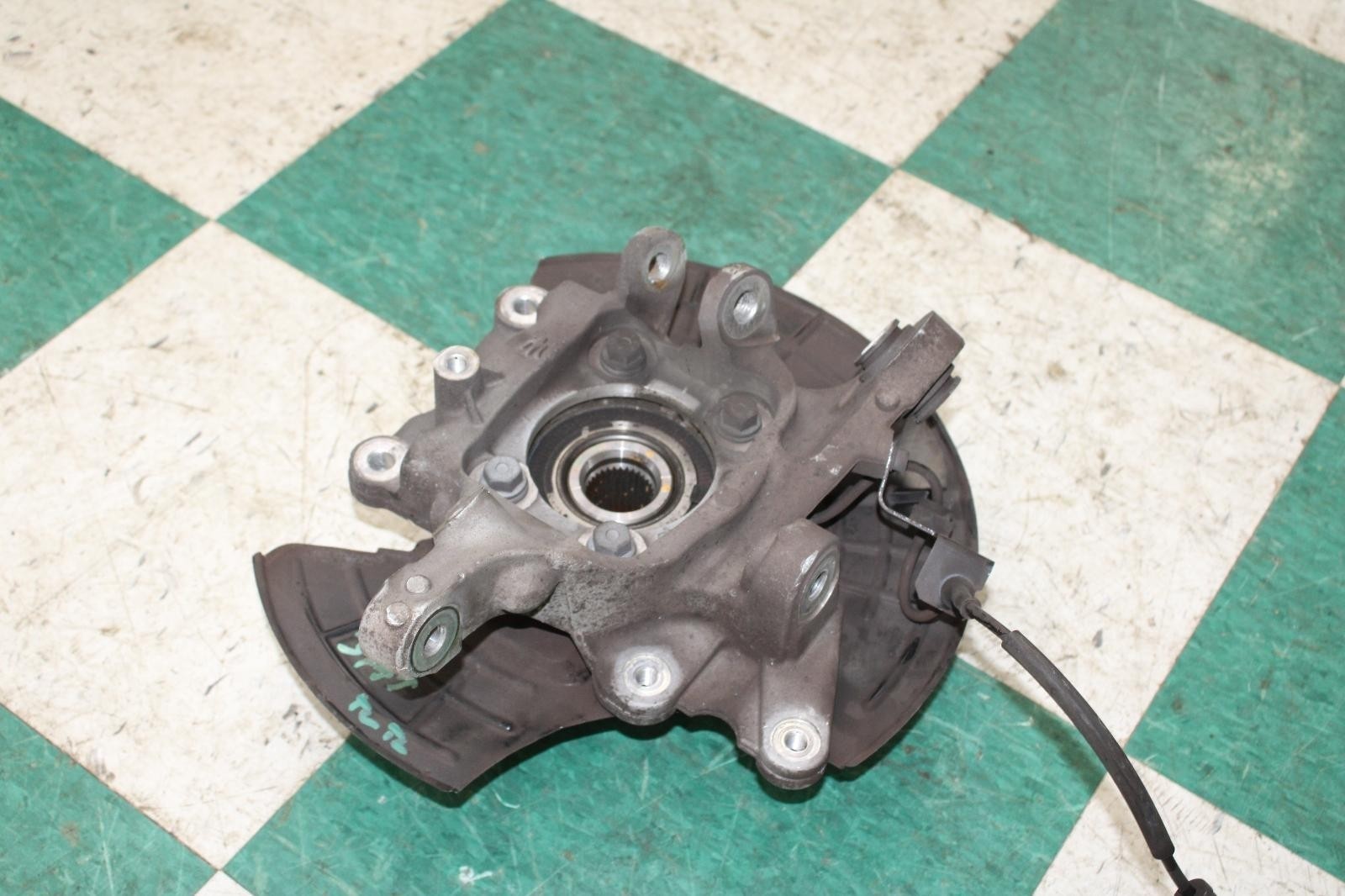 Maserati Ghibli 2014-2017 Rear Right Steering knuckle