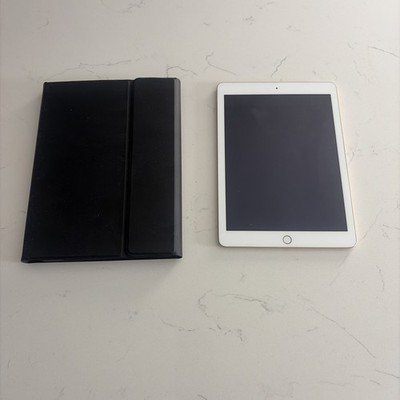 Apple iPad 5th Generation 32gb Rose Gold with Keyboard Case (No Chargers)