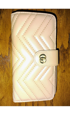 Gucci Beige Chevron Quilted Zip-Around Women's Wallet Heart Gold Hardware