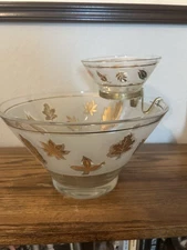 Vintage 1970s Libbey’s Golden Foliage Chip & Dip Glass Bowl Set With Bracket