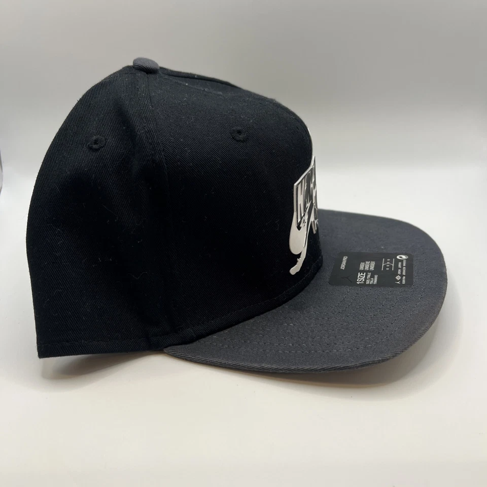 Gorra Air Jordan Pro Jumpman Classic Snapback 2019 con logotipo de goma negra y blanca  Foto 2 de 4