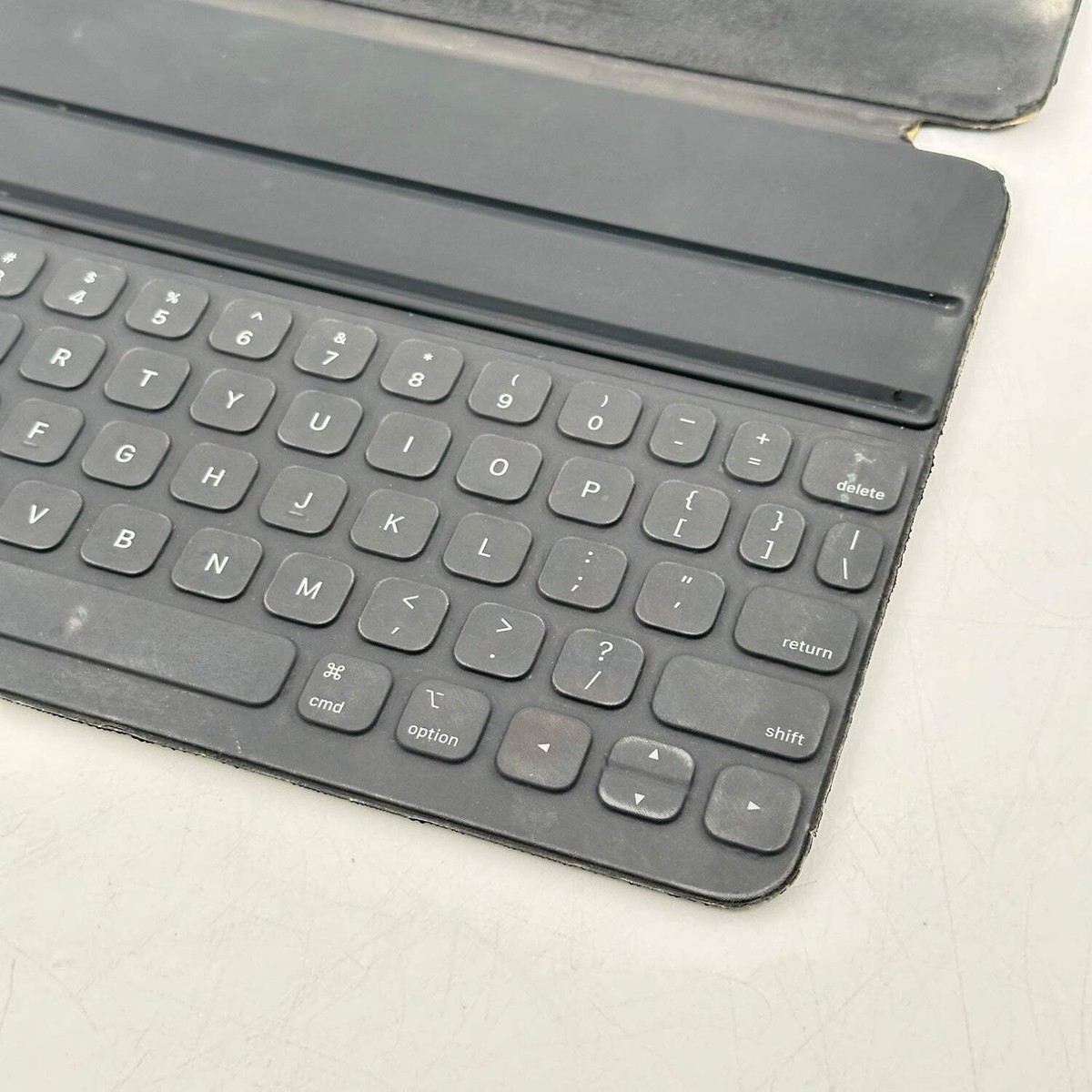Apple Smart Keyboard Folio Case A2038 • iPad Pro 11