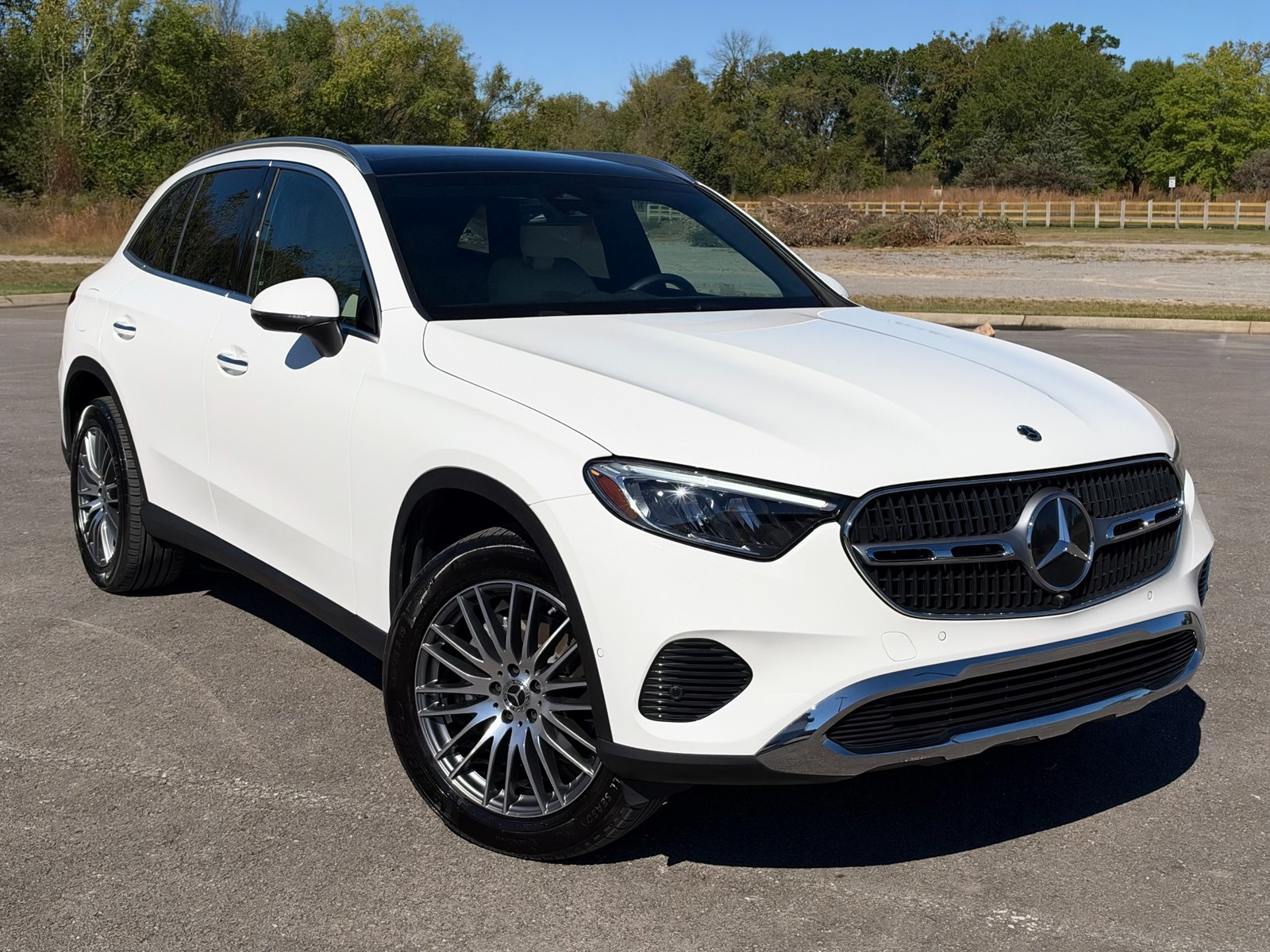 2026 Mercedes-Benz GLC300 w/ PANORAMA SUNROOF, VENTILATED FRONT SEATS