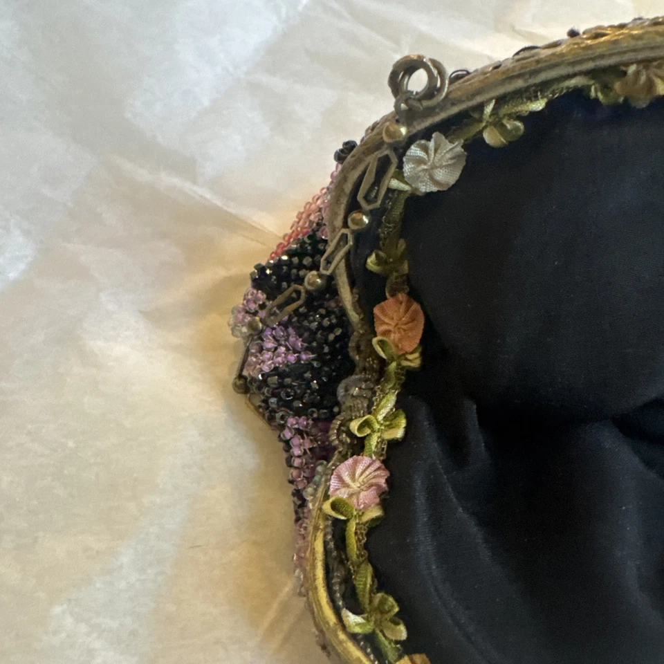 Antiguo Monedero Micro Cuentas Latón Filigrana Rosetas Victoriano Años 1900 De Colección Foto 4 de 4