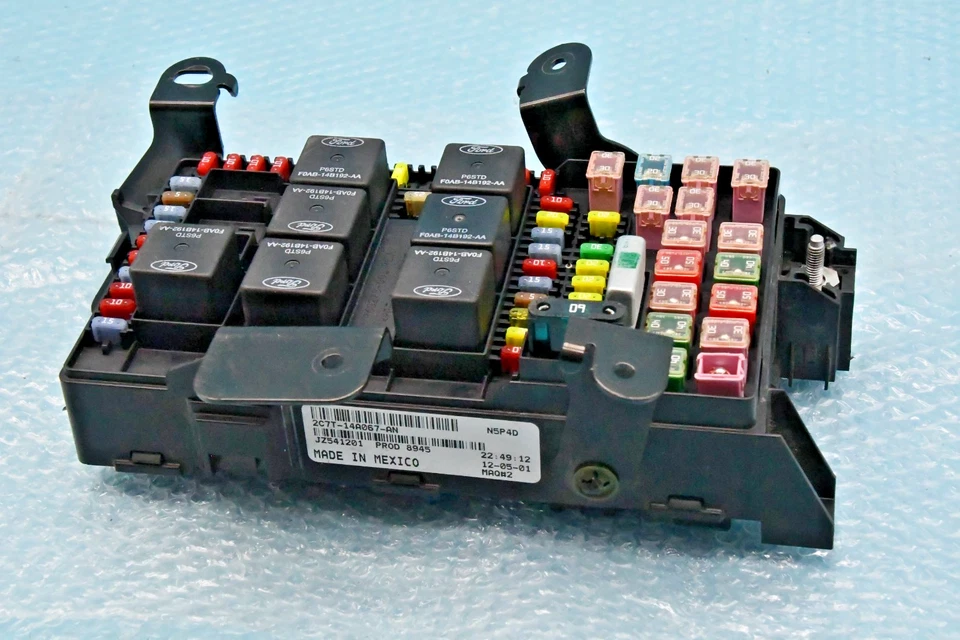 ✅ Ford Super Duty Excursion F250 F350 2002 interior caja de relé de fusibles OEM Foto 3 de 4