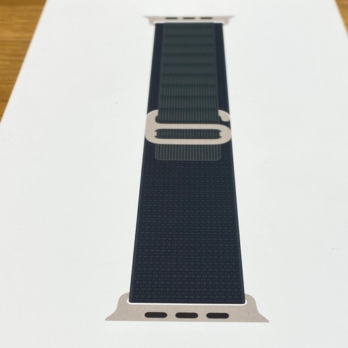 Apple Watch Strap 49mm Dark Green Alpine Loop Medium Natural Titanium Original - 第 5/17 張圖片