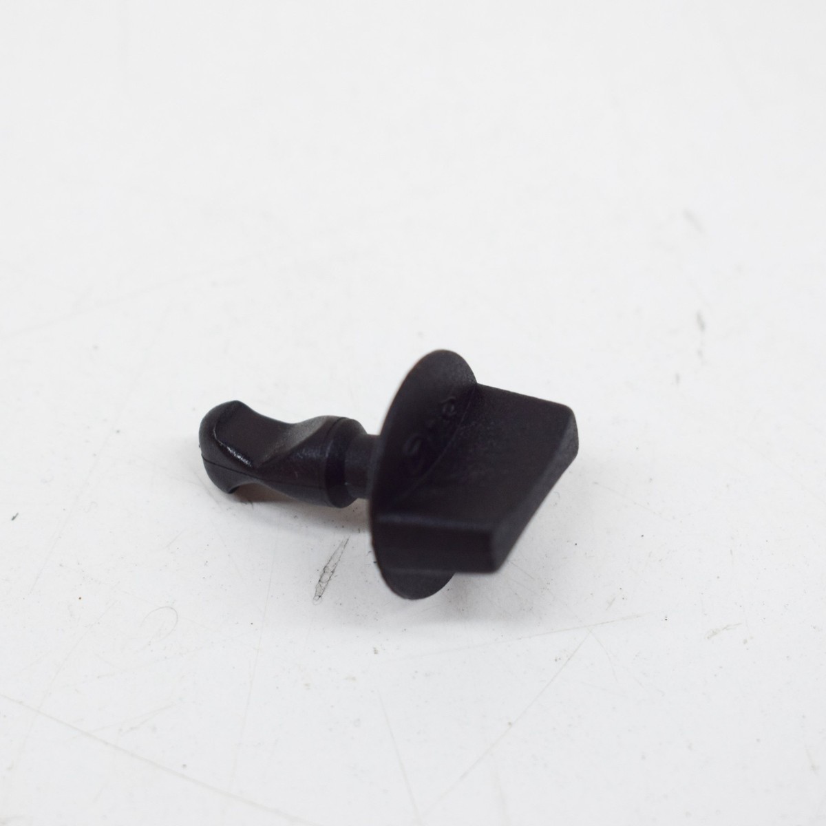 MERCEDES-BENZ S W140 CABLE DUCT COVER FASTENER A0019884742