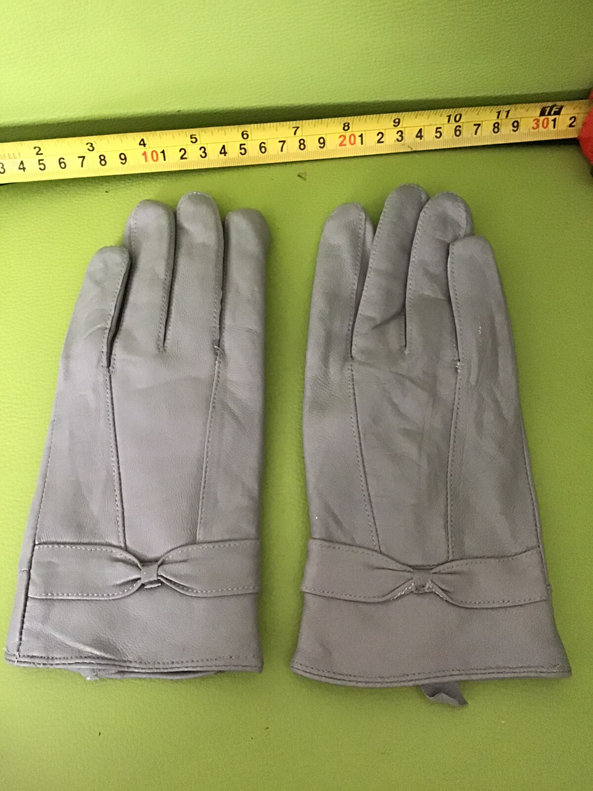 TF LIGHT GREY FINE SOFT GENUINE LEATHER STYLISH GLOVES BNWOT MEDIUM LARGE NEW